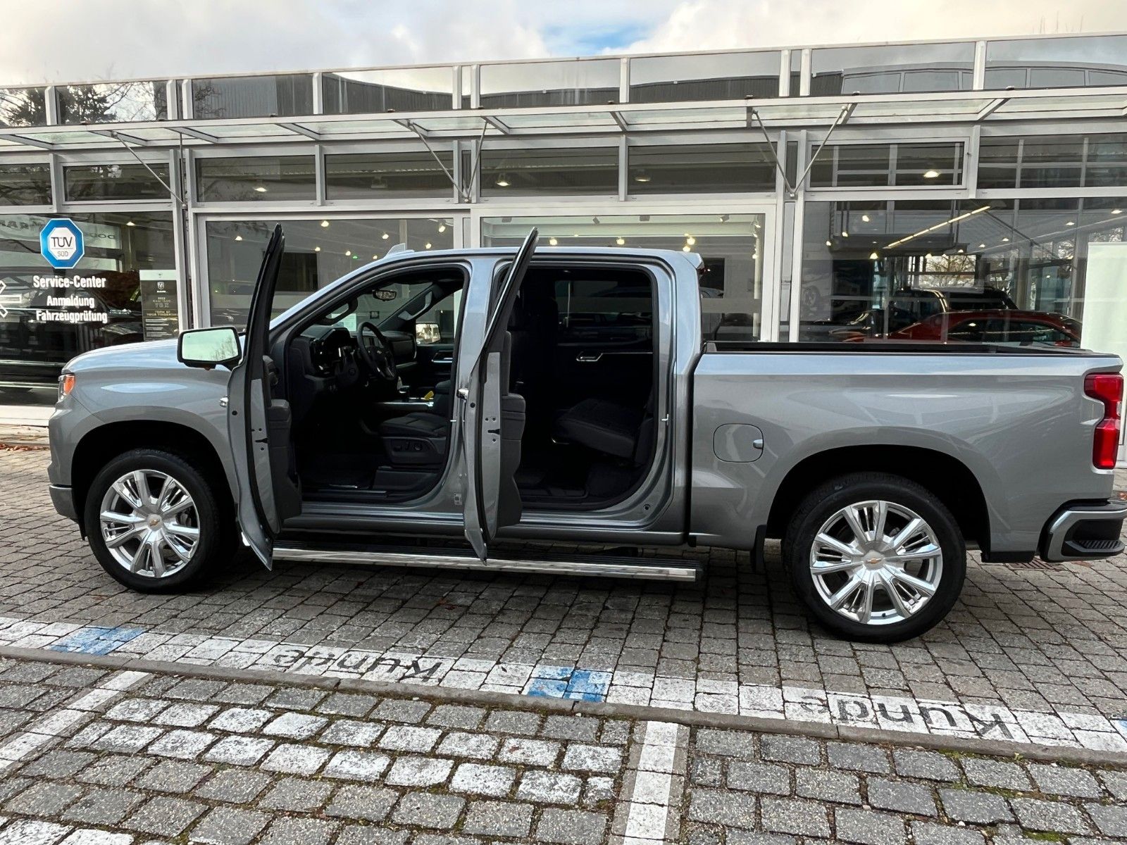 Fahrzeugabbildung Chevrolet Silverado 6.2 V8 High Country MY2025