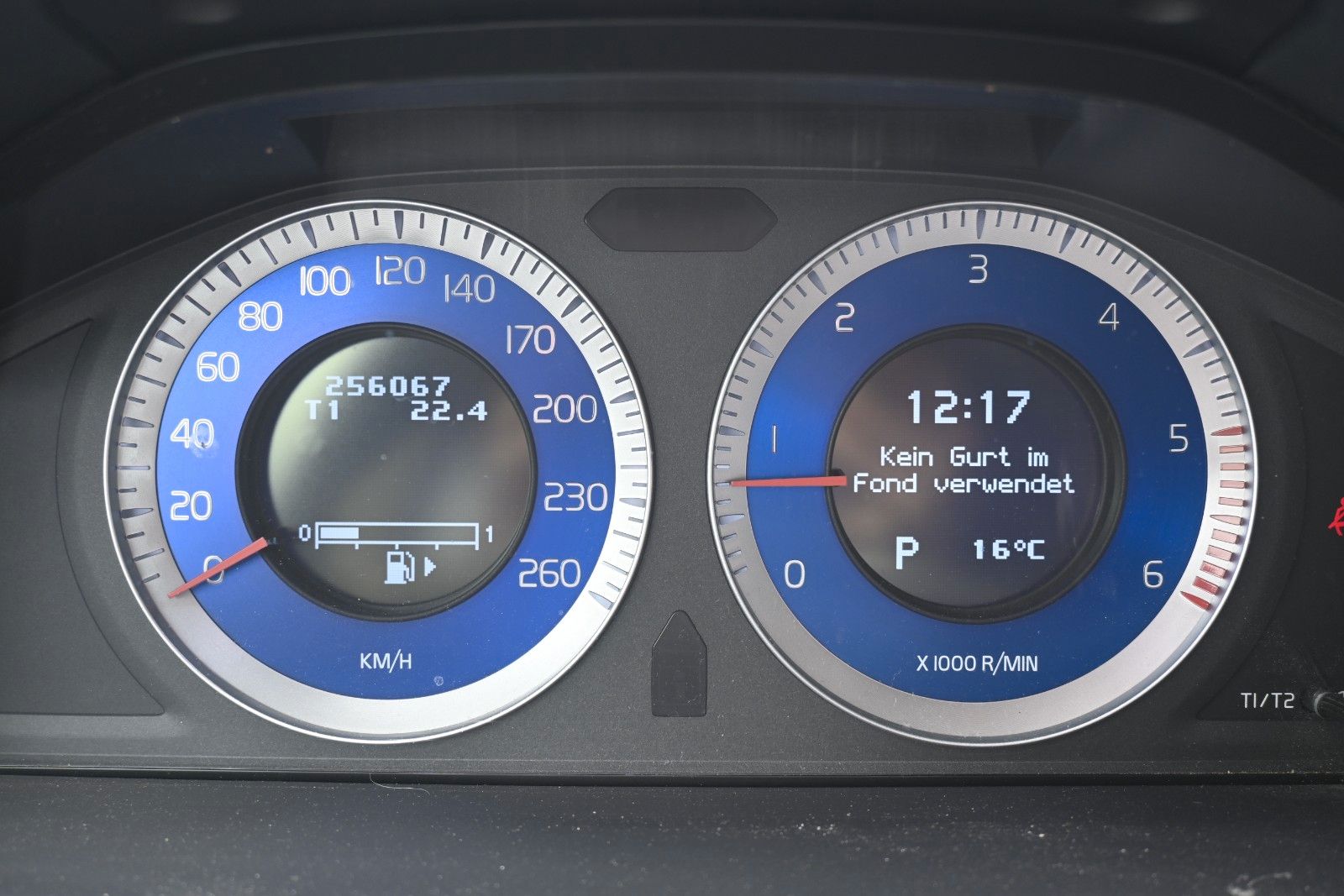 Fahrzeugabbildung Volvo V70 2.4 Autom. Edition R-Design*Xenon*