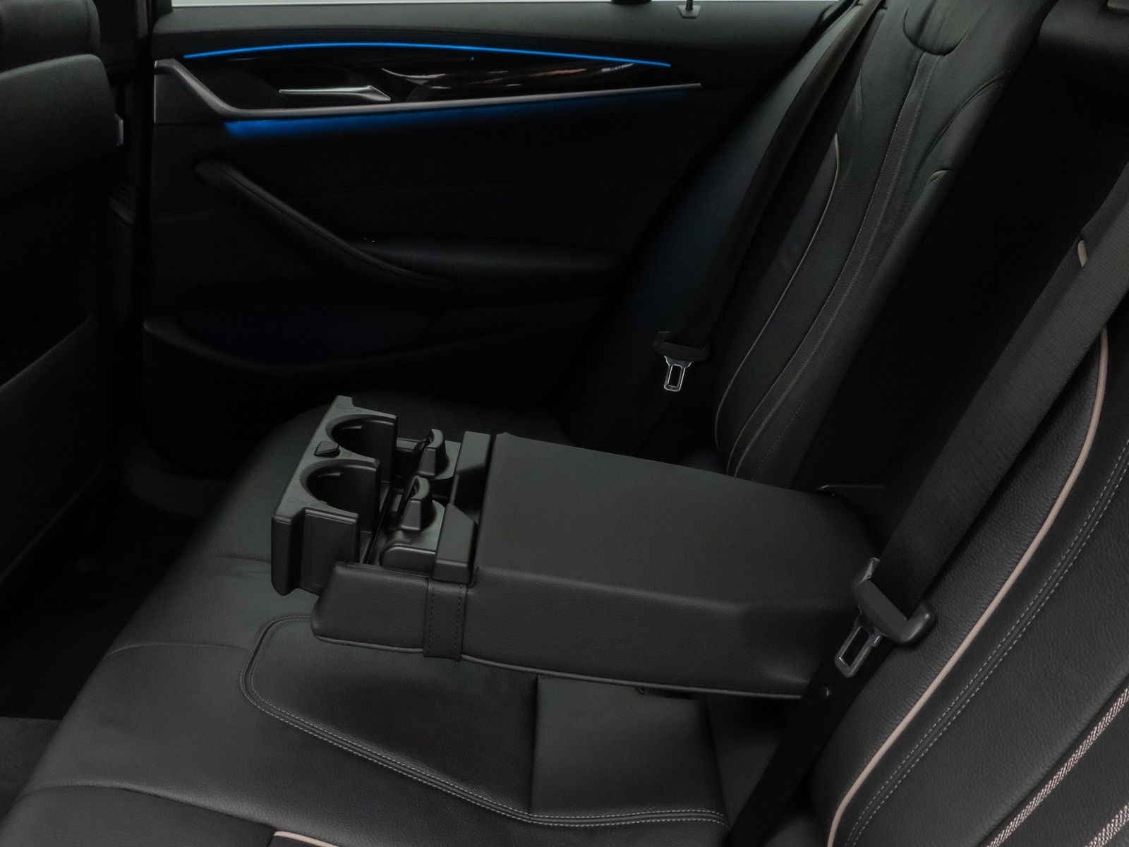 Fahrzeugabbildung BMW 530e Luxury Line Kamera DAB WLAN ACC Alarm LED