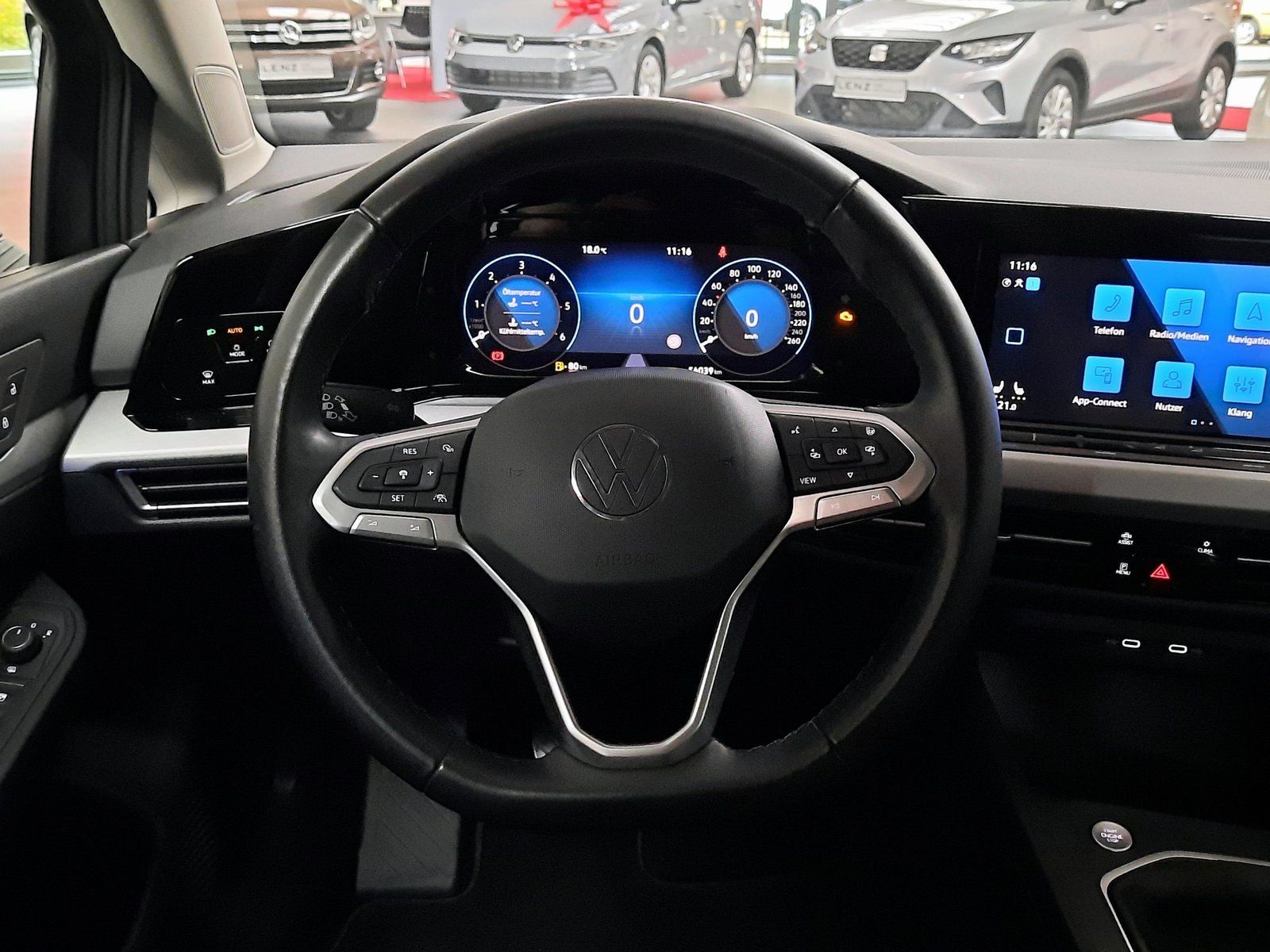 Fahrzeugabbildung Volkswagen Golf Life TDI *Navi*Cam*PDC*Sitzhzg*LED*ACC*APP*