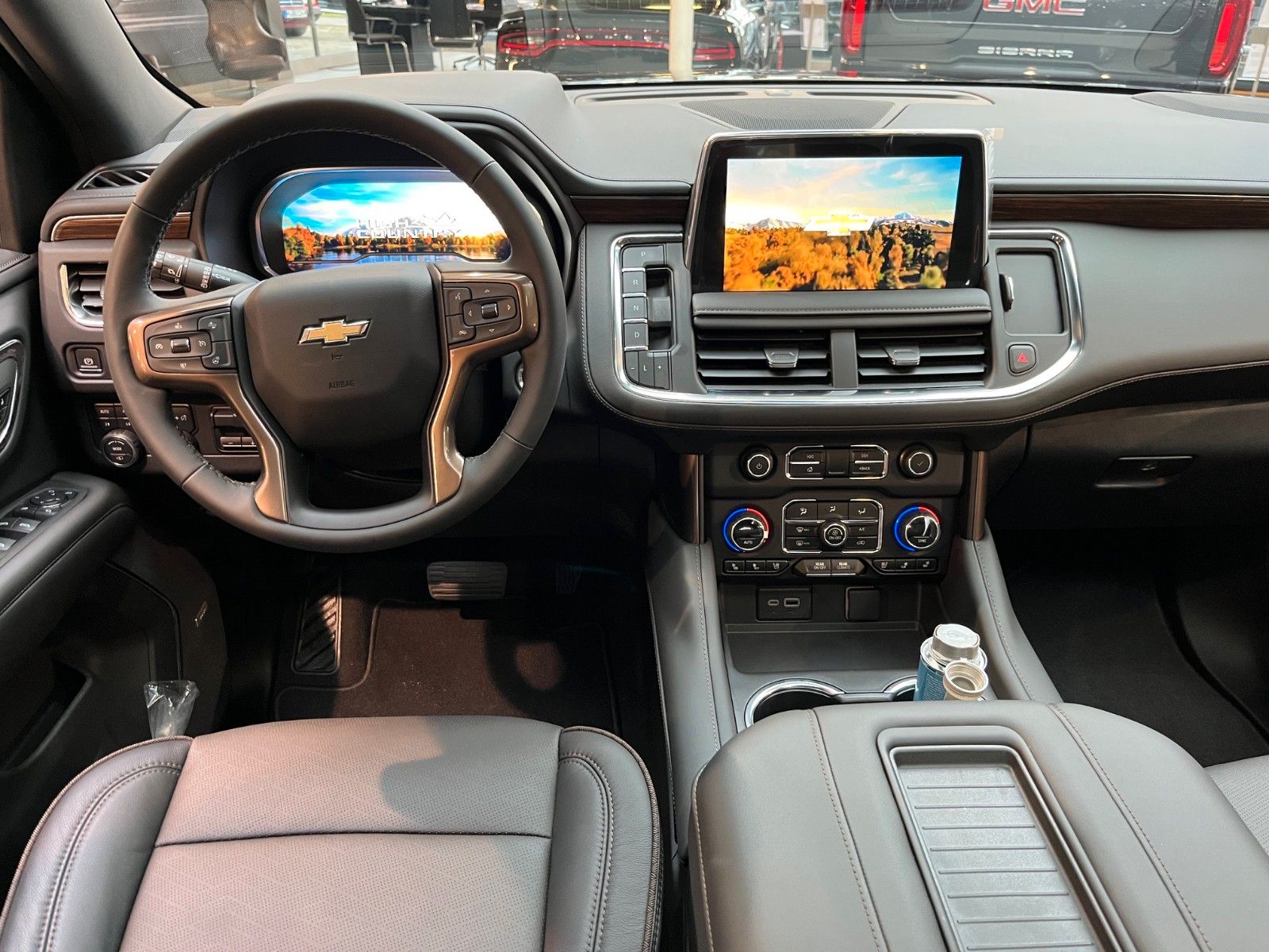 Fahrzeugabbildung Chevrolet Suburban High Country 6.2 *AHK*Pano*360°