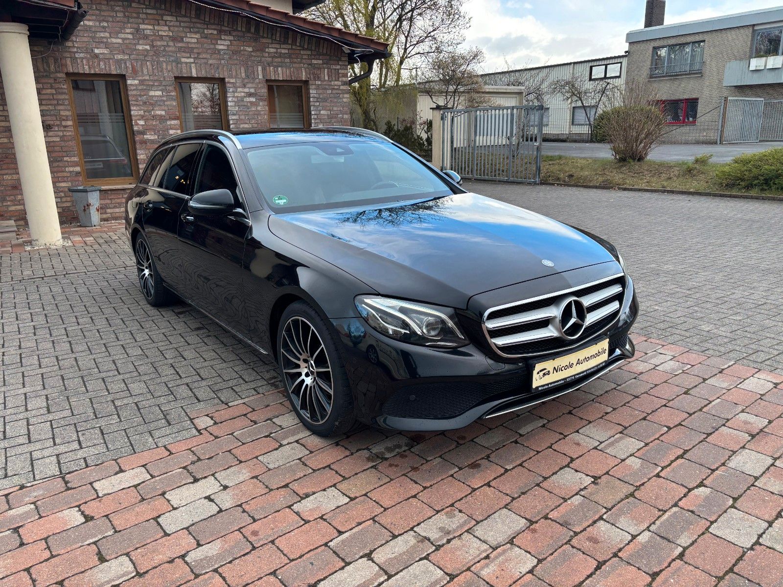 MERCEDES-BENZ T-Modell E 220 d Avantgarde+Led+Navi+Ahk+