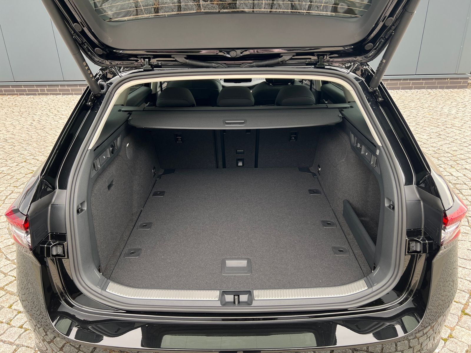 Fahrzeugabbildung SKODA Superb Combi L&K 2.0 TDI DSG 4x4 *AHK, Matrix-LE