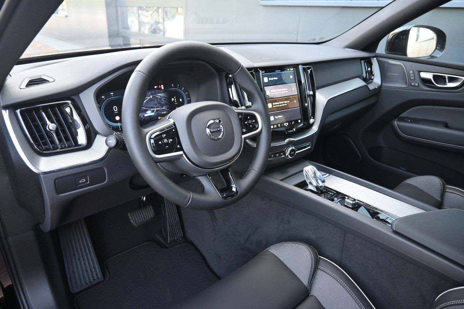 Fahrzeugabbildung Volvo XC60 B5 AWD Plus Dark*PANO*H&K*LUFT*LED*360°
