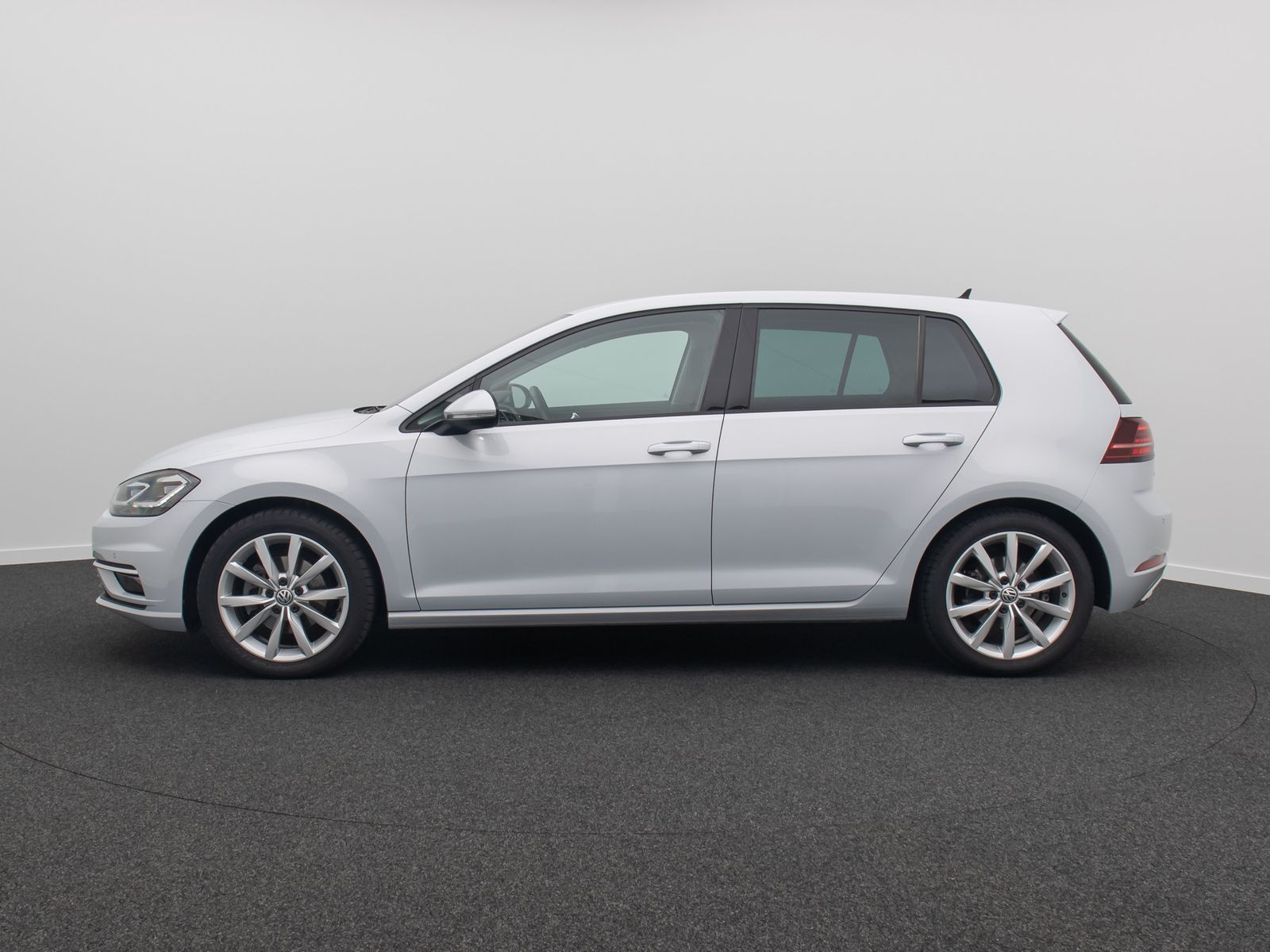 Fahrzeugabbildung Volkswagen Golf Highline PDC ACC Massage HiFi Sportsitz LM