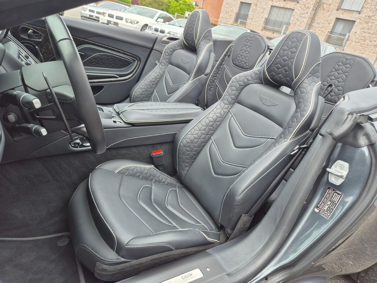 Fahrzeugabbildung Aston Martin DBS 5.2 V12 Volante/Werksgarantie 09/27/1A