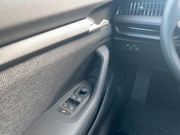 Skoda Superb Combi 2.0 TDI *AHK*DSG*LED*DAB*NAVI*KLIMA