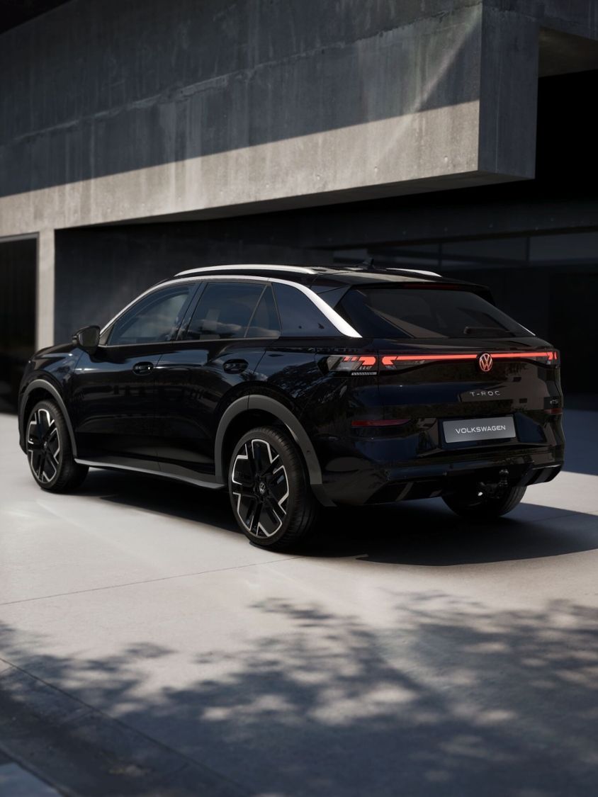 Fahrzeugabbildung Volkswagen T-Roc  R-Line 1.5 eTSI DSG *AHK, Winterkomplettr