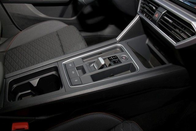 Fahrzeugabbildung SEAT Leon Sportstourer 2.0 TDI FR *LED*NAVI*SHZ*ACC*