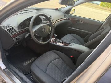 Mercedes E 200 - 11