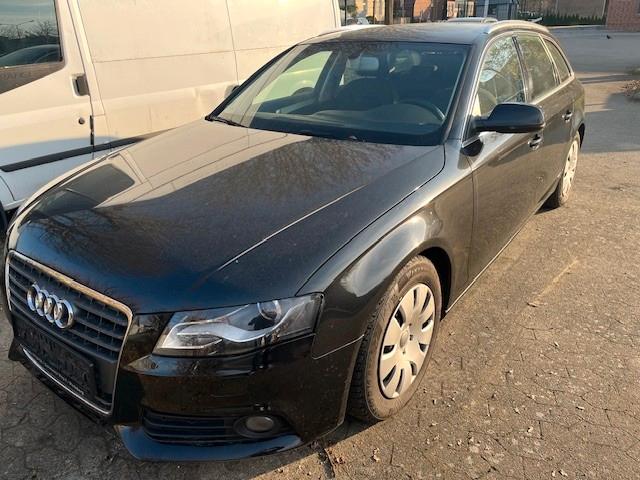Audi A4 Avant Ambition Navi Bi-Xen 8xRäd Temp Shz PDC