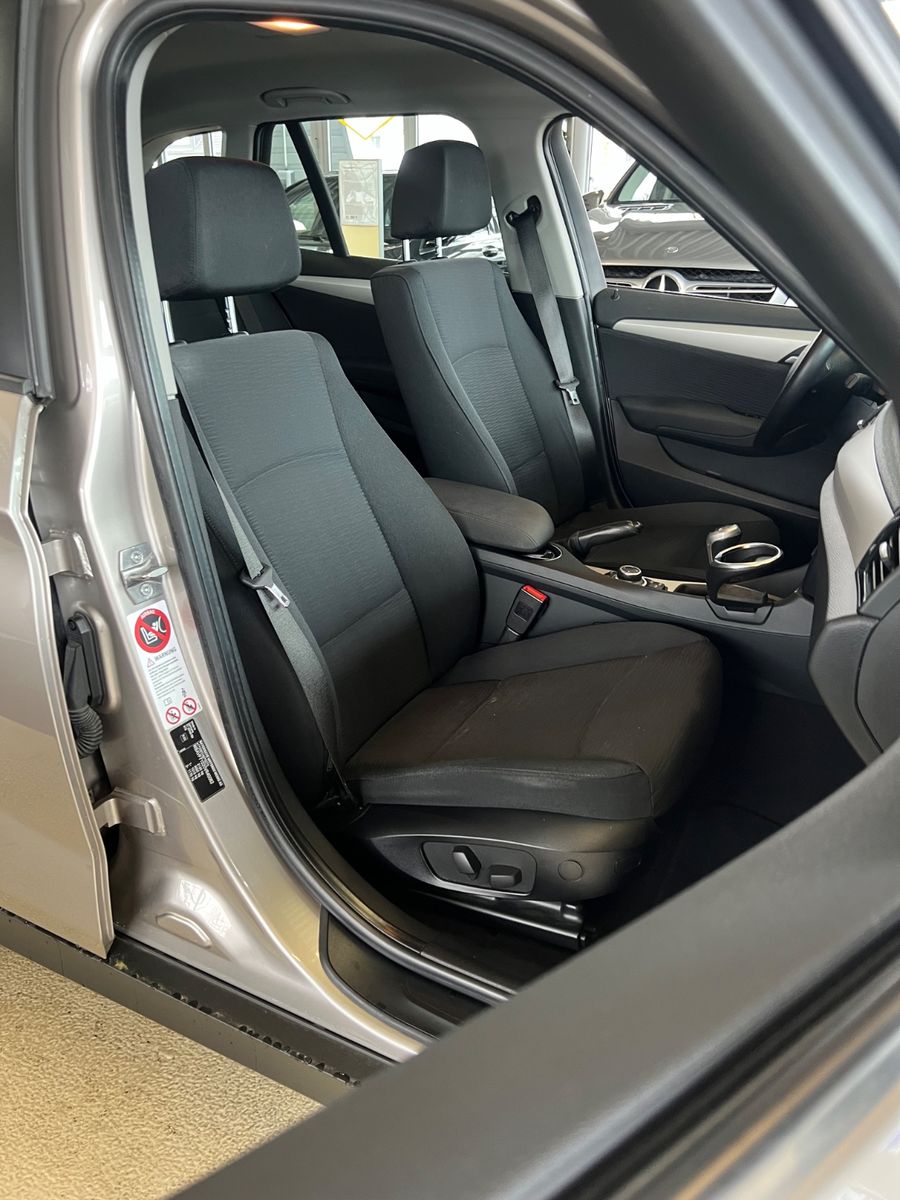 Fahrzeugabbildung BMW X1 18 d xDrive *LED/XENON*NAVI*MEMORY*
