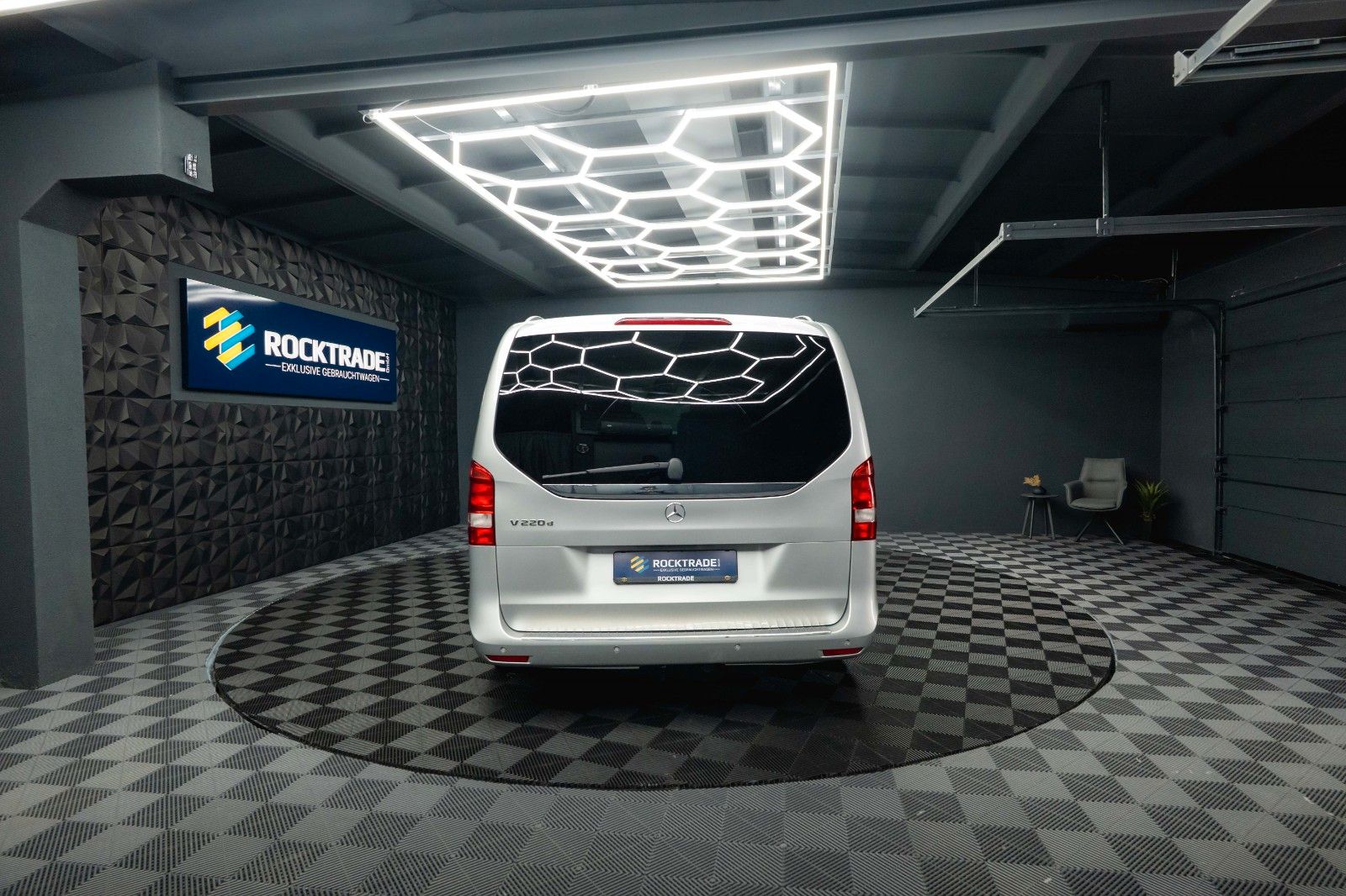 Fahrzeugabbildung Mercedes-Benz V 220 CDI EDITION Sport lang *ACC*DAB*6 Sitze*