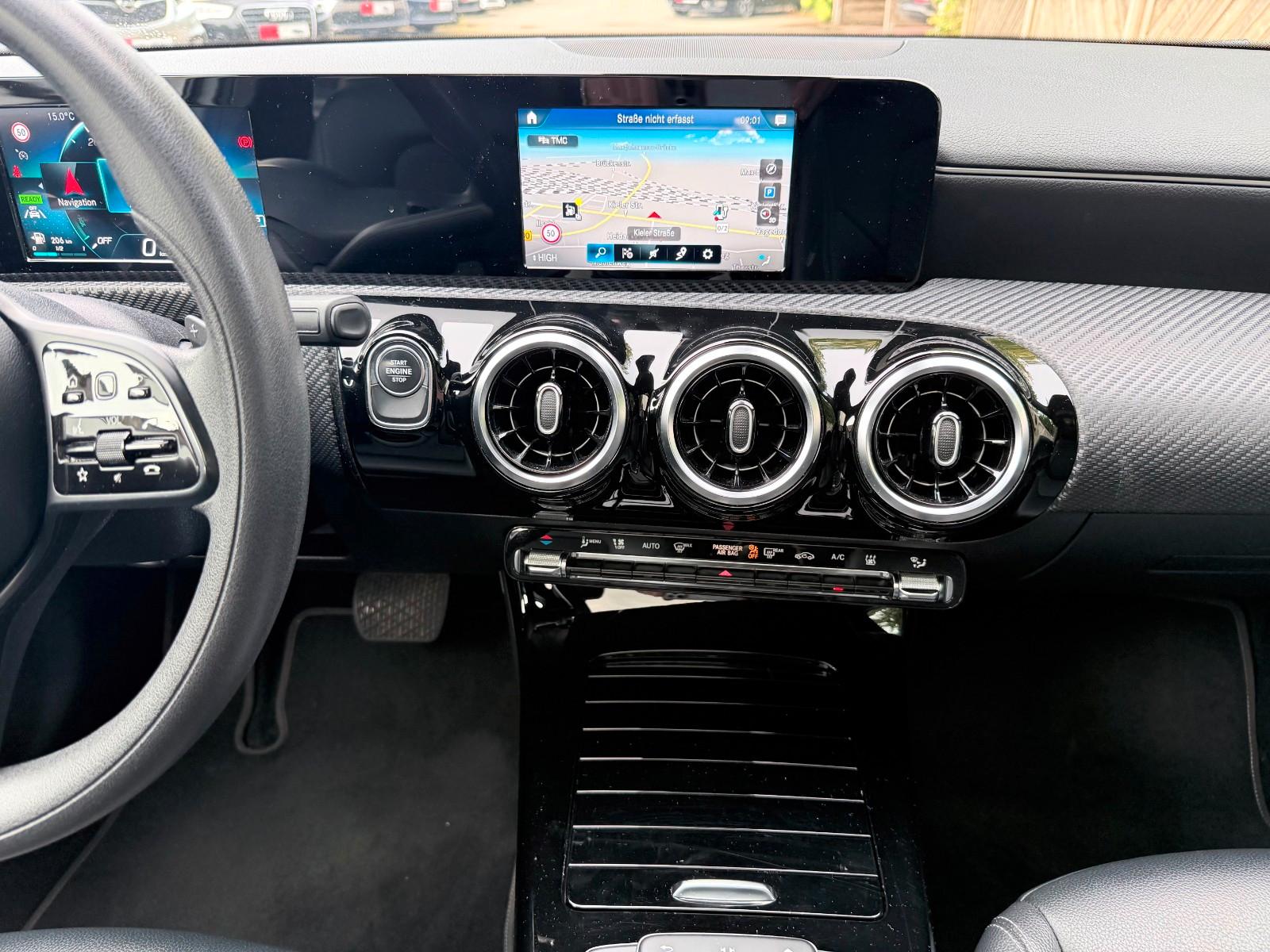 Mercedes-Benz A 250 e°Navigation°Parkass.°LED