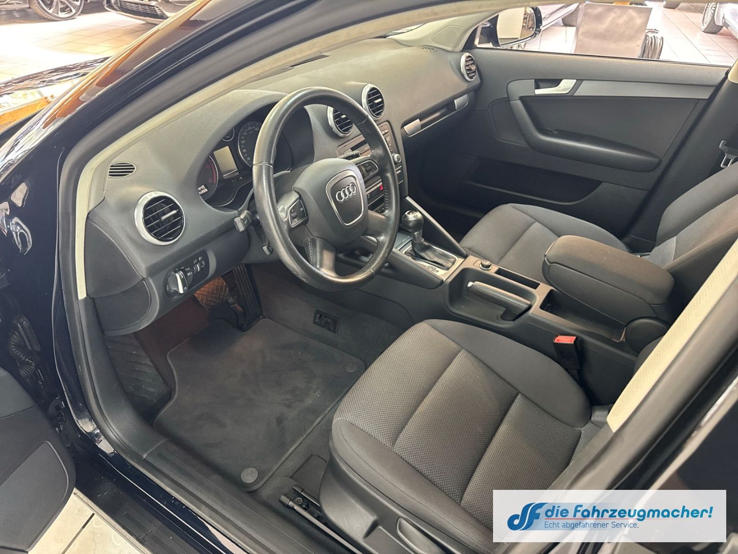 Fahrzeugabbildung Audi A3 Sportback 1.6 TDI Attraction Klimaautom SHZ