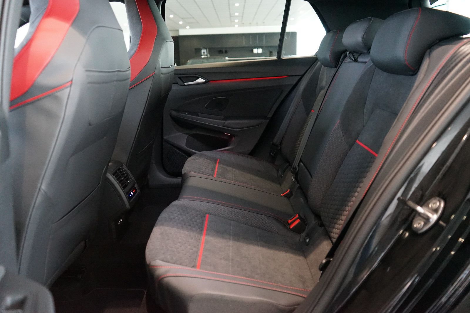 Volkswagen Golf GTI Clubsport | Akrapovic | Pano | AHK foto 10