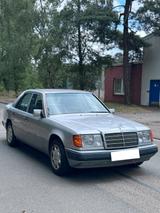 Mercedes-Benz **MERCEDES-BENZ W124 E300 DIESEL** /AUTOMATIK - gebrauchte Mercedes-Benz E 300 aus dem Jahr 1993