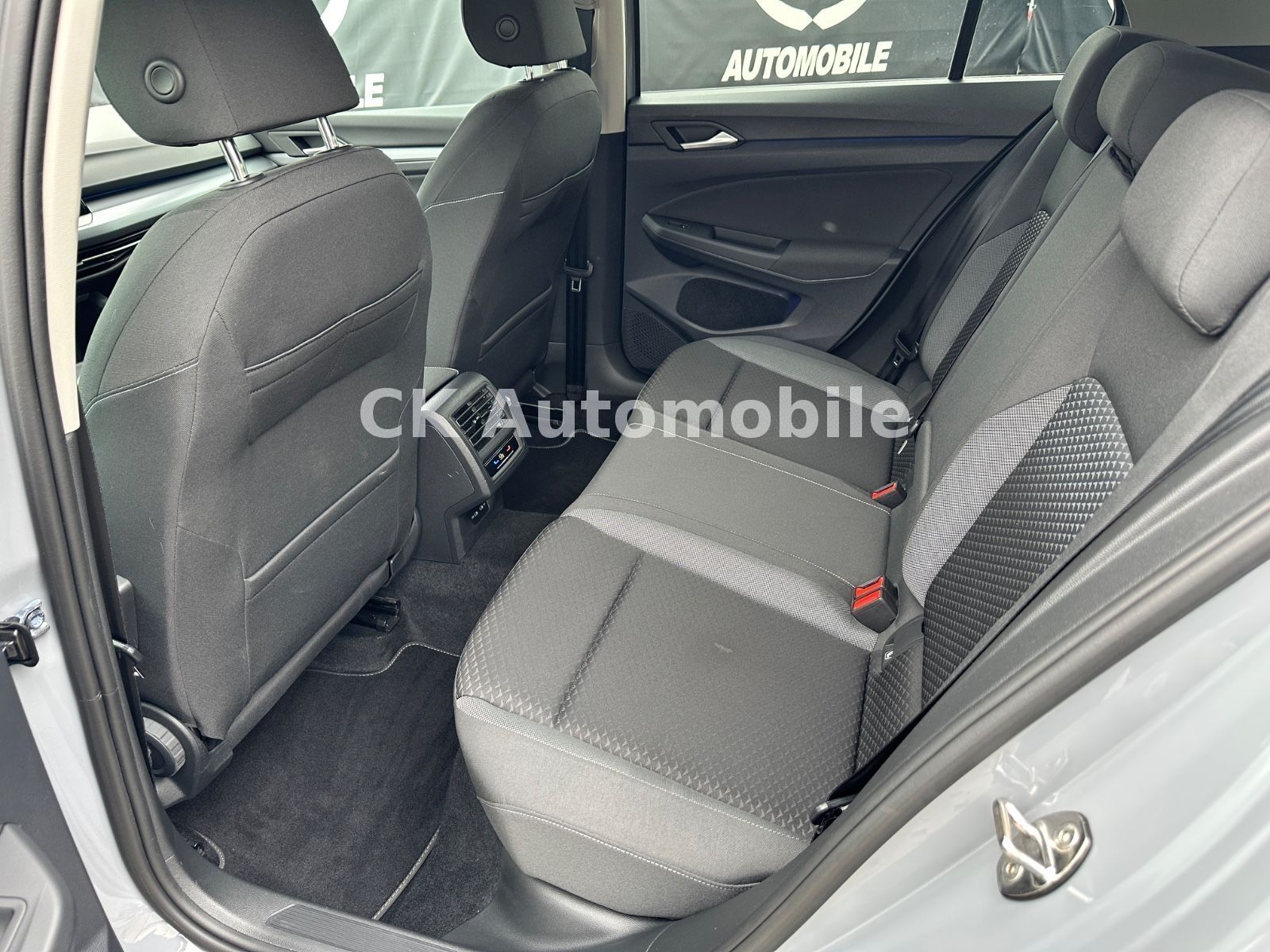 Fahrzeugabbildung Volkswagen Golf VIII Lim. Active 1.5 TSI/Navi/LED/ACC/PDC