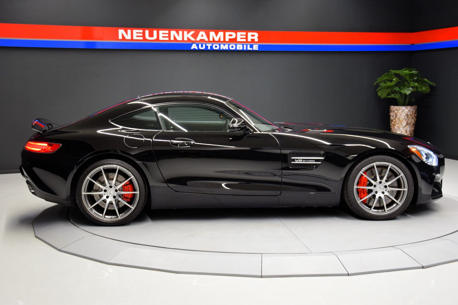 Fahrzeugabbildung Mercedes-Benz AMG GT S Pano Burmester Performance-Sitze 1.Hand