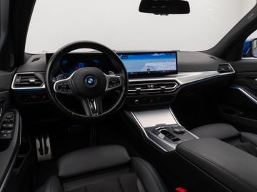 Fahrzeugabbildung BMW 330e Tour M Sport Komfortzugang Kamera 18"M LMR
