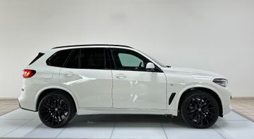 Fahrzeugabbildung BMW X5 xd40i SAG M Sport Kamera Panorama LED HiFi 22