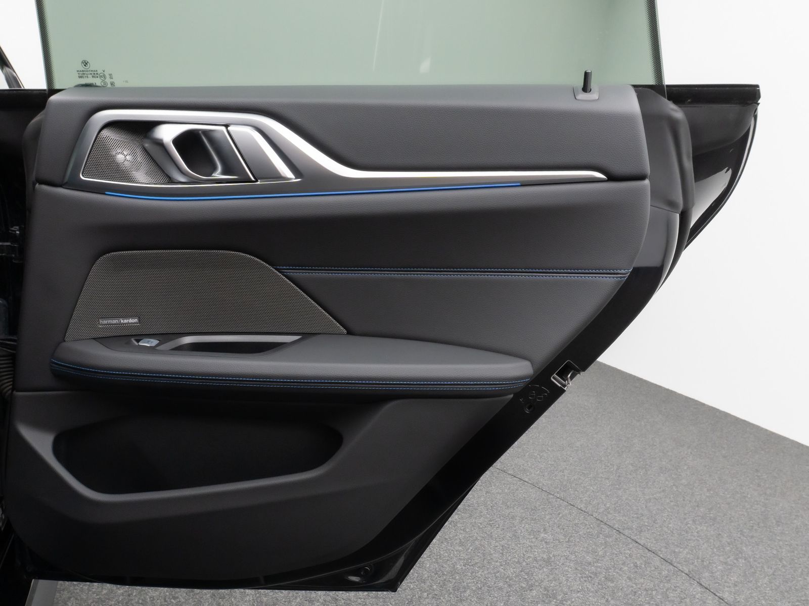 Fahrzeugabbildung BMW i4 eD40 M Sport Kamera DAB H/K Komfort 18Zoll