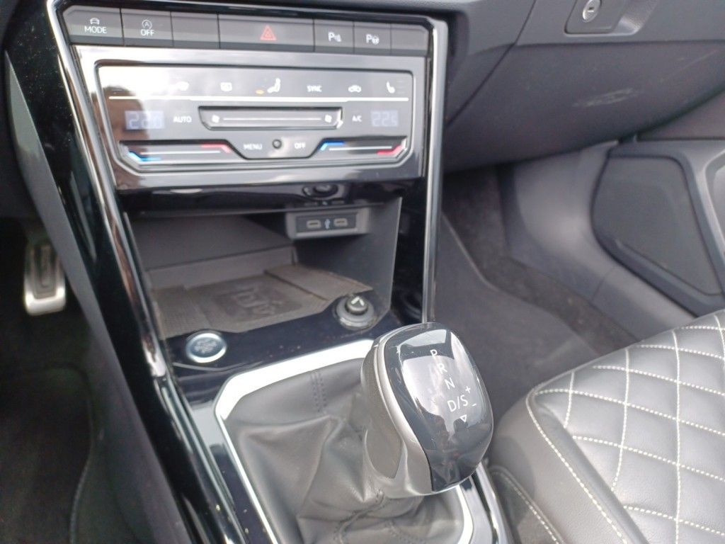Fahrzeugabbildung Volkswagen T-Roc Cabriolet 1.5 TSI DSG R-Line Navi, Leder