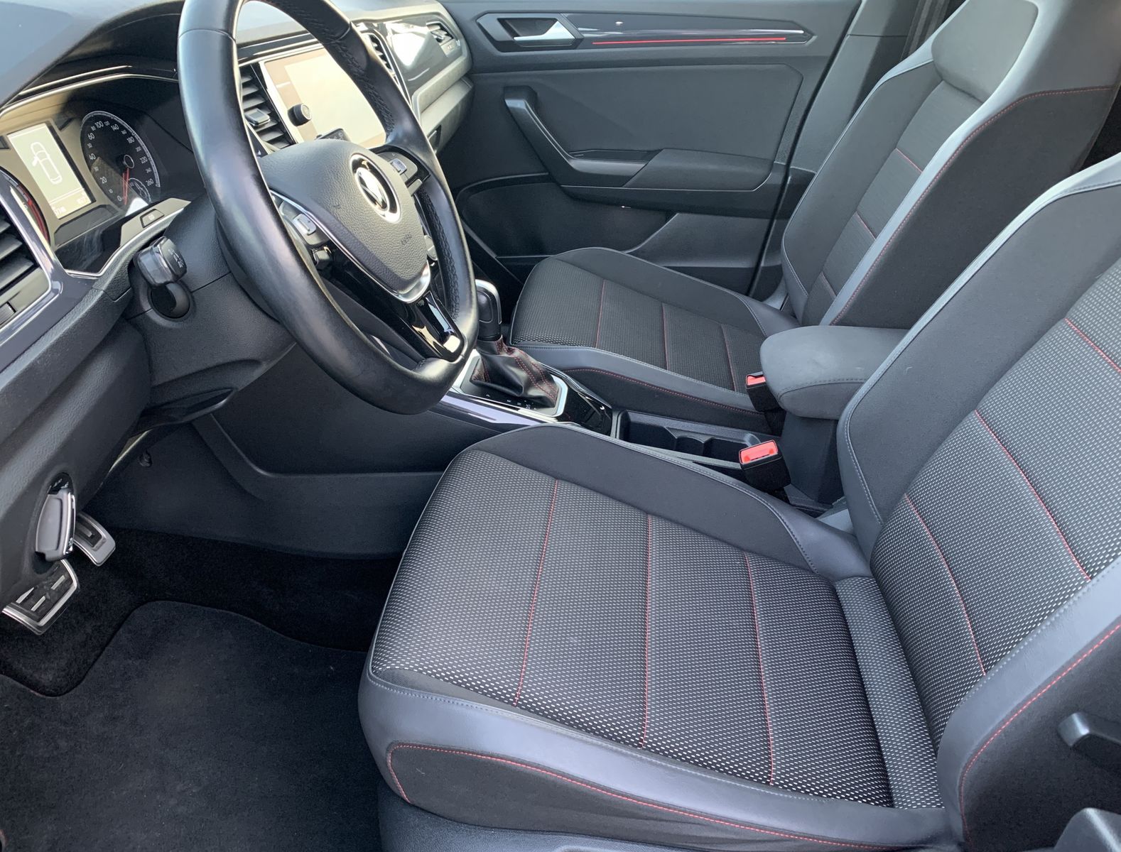 Fahrzeugabbildung Volkswagen T-Roc 2.0 TDI*Sport*AHK*Cam*LED*Navi*ACC*