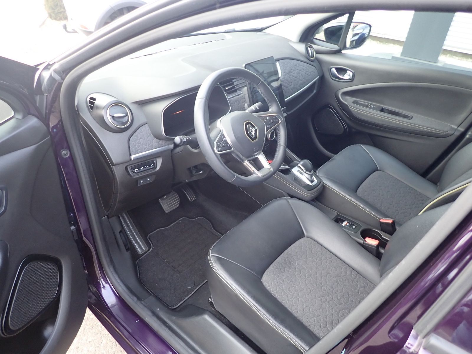 Fahrzeugabbildung Renault ZOE Iconic E-TECH 50 KW 135PS