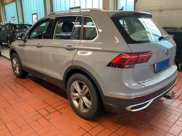 Volkswagen TIGUAN 2.0 TDI ELEGANCE 4M STANDHZ PANO H&K AHK