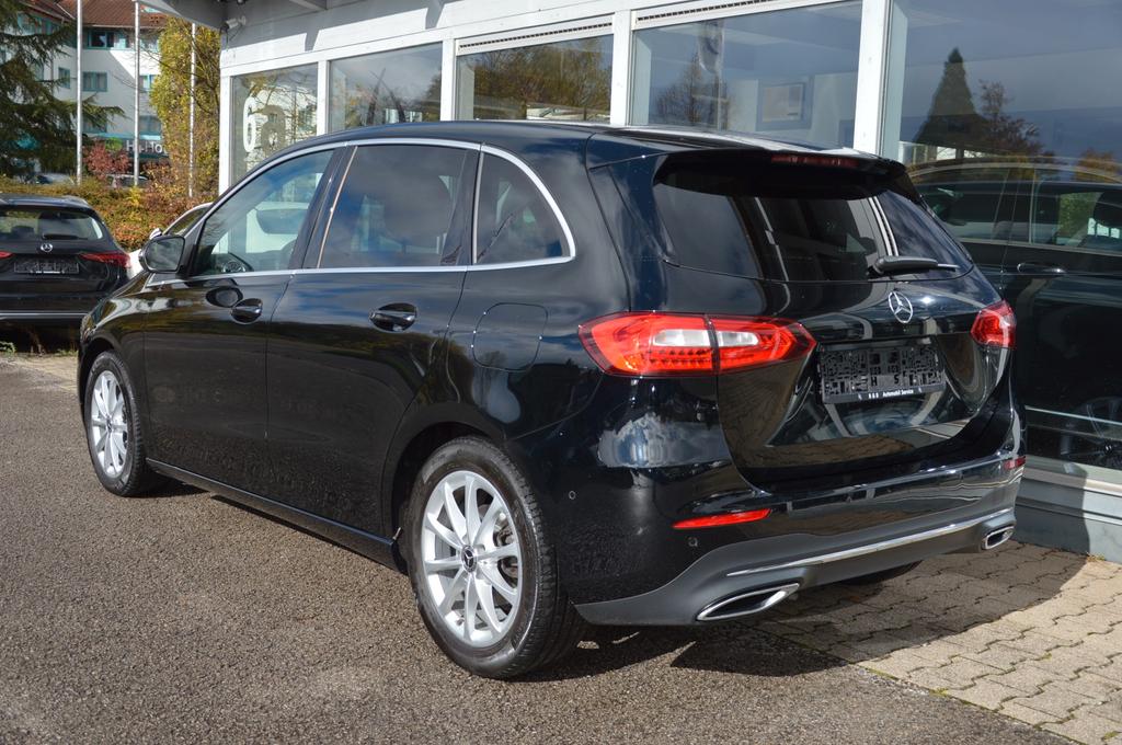 Mercedes-Benz B 180