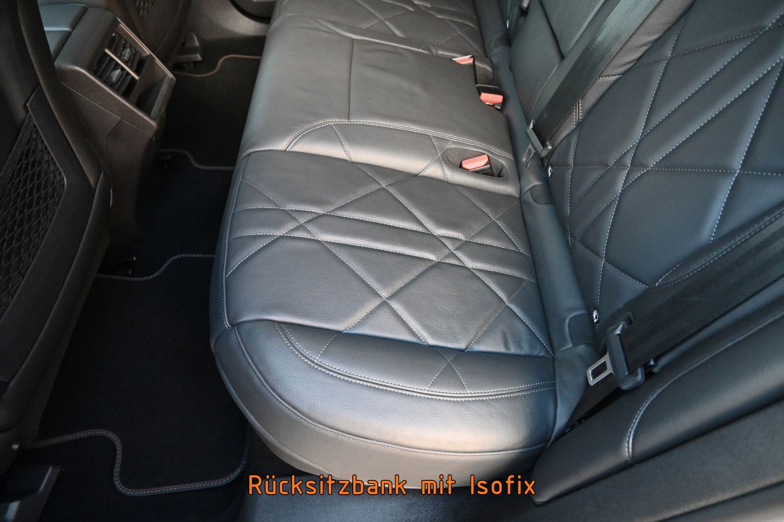 Fahrzeugabbildung DS Automobiles DS7 Crossback E-Tense 4x4 Perf.Line+ °AHK°FOCAL°