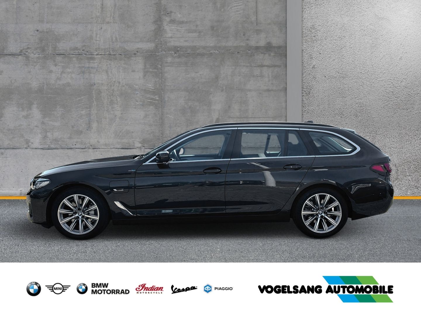 Fahrzeugabbildung BMW 530 e Touring Panorma Komfortsitze Head-Up WLAN