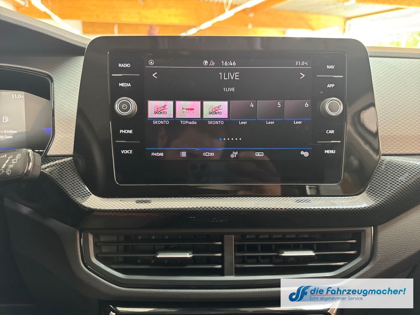 Fahrzeugabbildung Volkswagen T-Cross 1.0 TSI 85 kW Life Digitales Cockpit LED