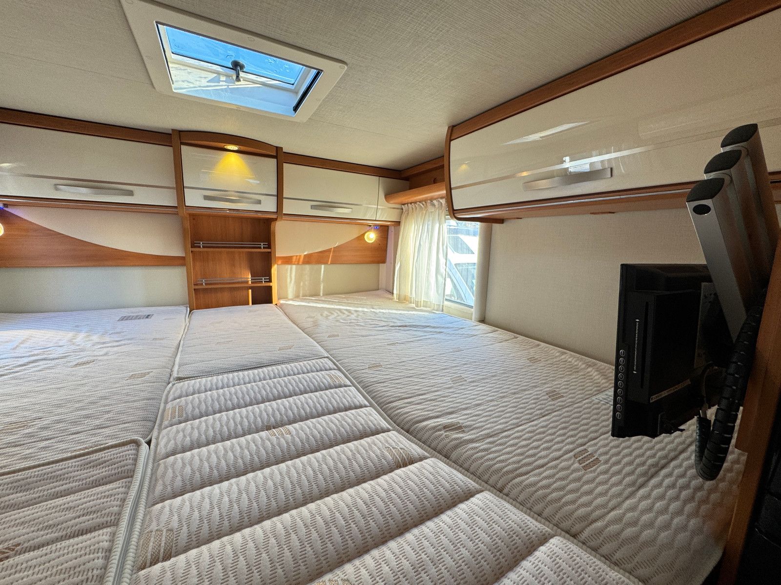 Fahrzeugabbildung HYMER / ERIBA / HYMERCAR EXSIS T 688 FIAT ALKO 2X TV SAT SOLAR AHK PANO