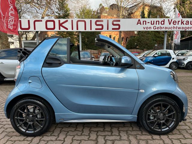 Smart fortwo Cabrio EQ*BRABUS tm*LEDER*JBL*KAM*22kW