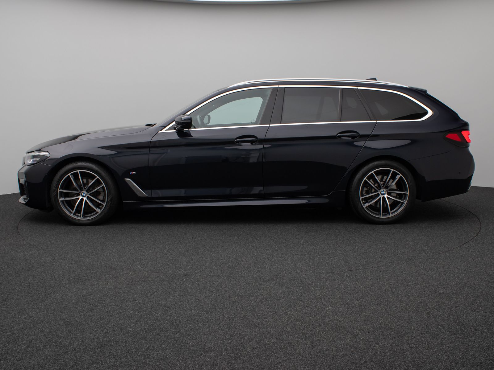 Fahrzeugabbildung BMW 520d xD M Sport Kamera HUD DAB 4xKlima Alarm AHK