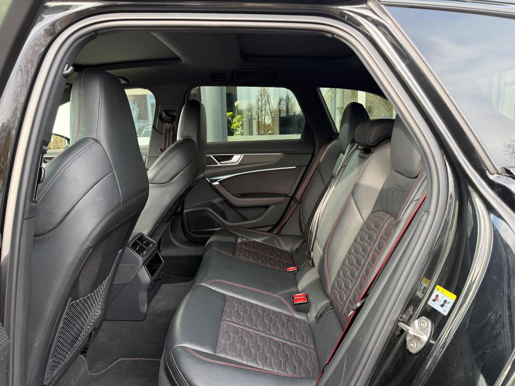 AUDI RS6 Avant PERFORMANCE/ STANDHZG./ B&O/ 22"/ PANO AUDI RS6 Avant PERFORMANCE/ STANDHZG./ B&O/ 22"/ PANO