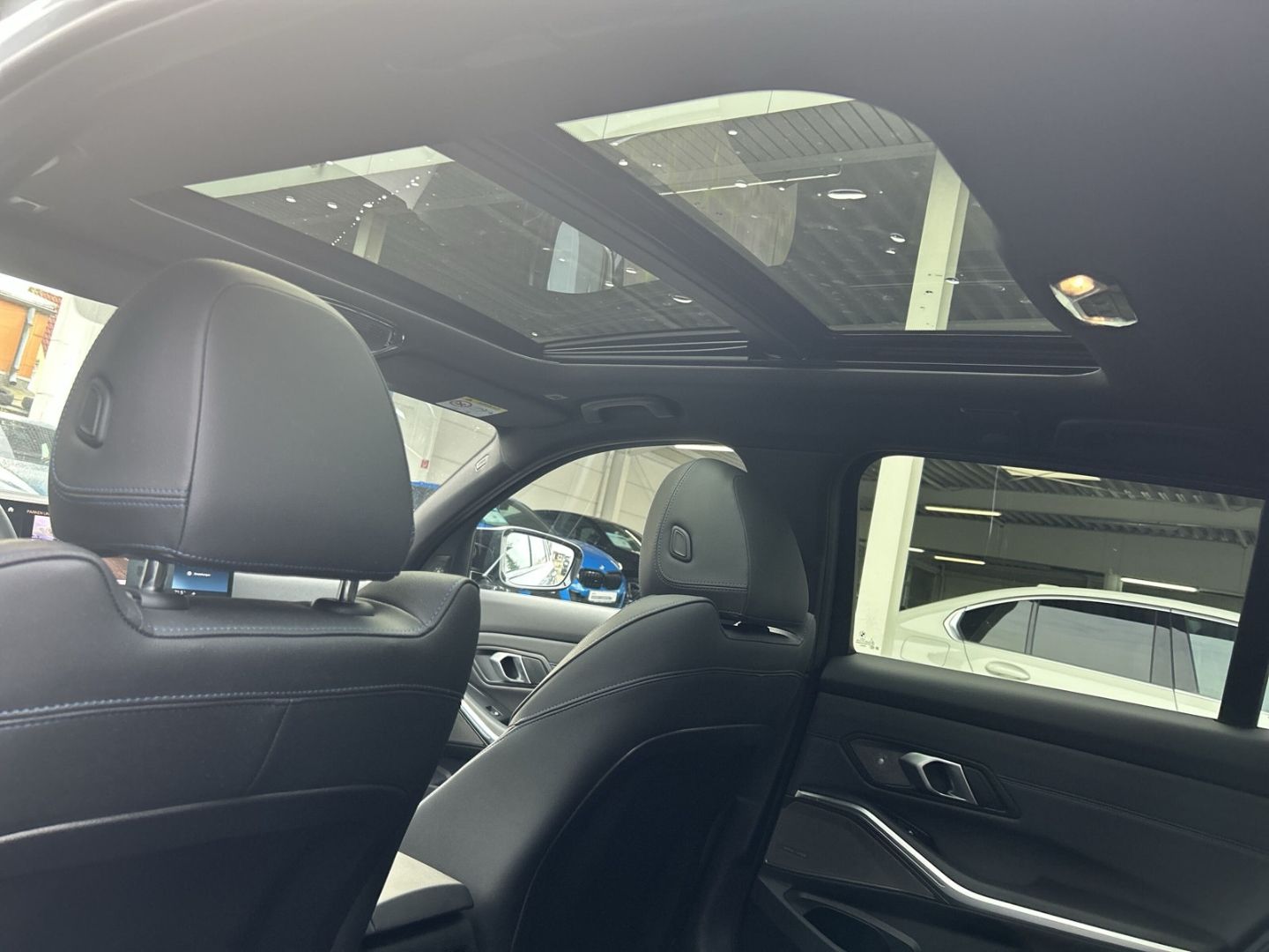 Fahrzeugabbildung BMW M340i xDrive Touring,Panodach,H&KSound,HeadUp,RF