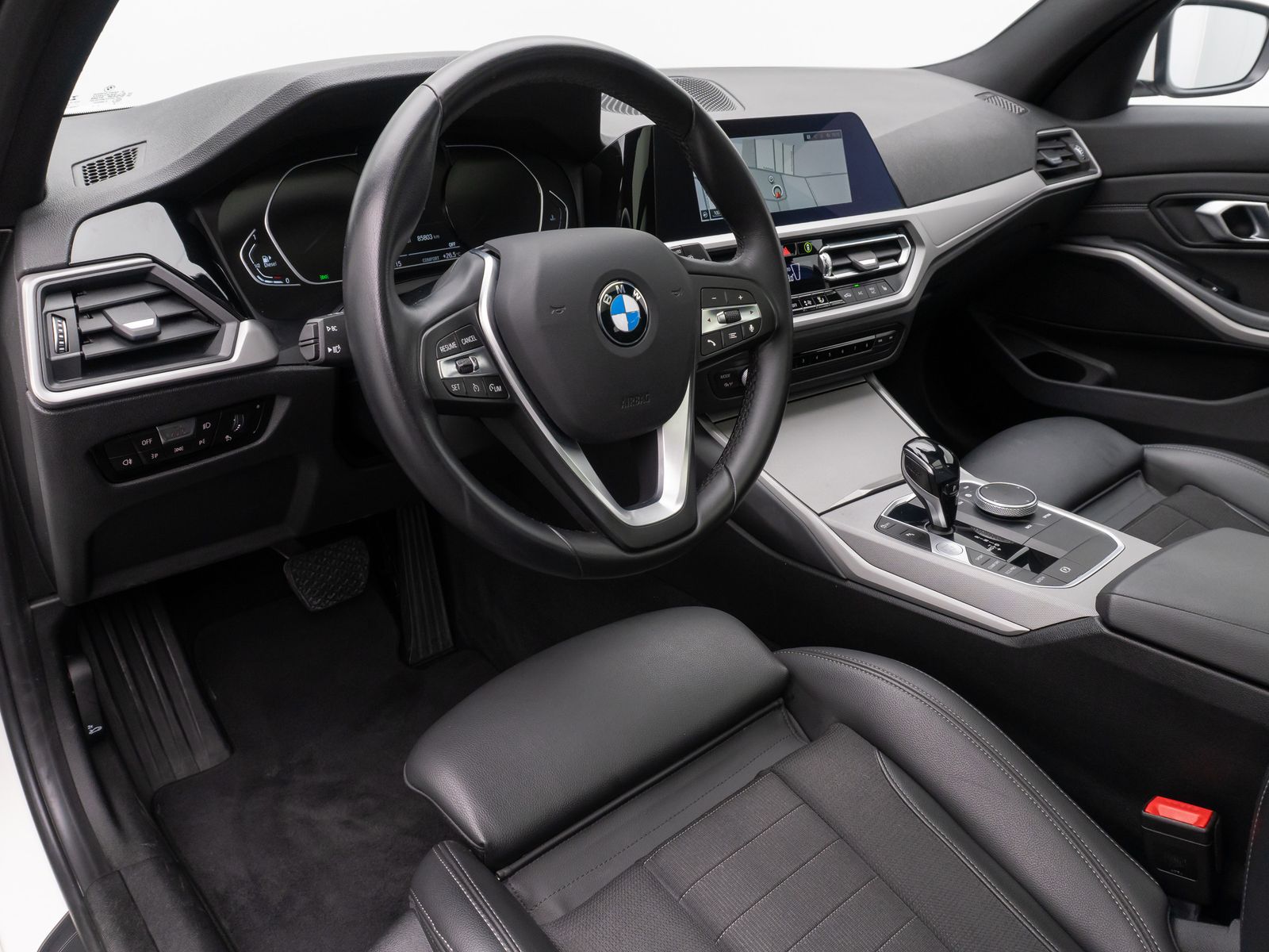 Fahrzeugabbildung BMW 320d xD Panorama PDC DAB Sport Geschwindigkeitsr