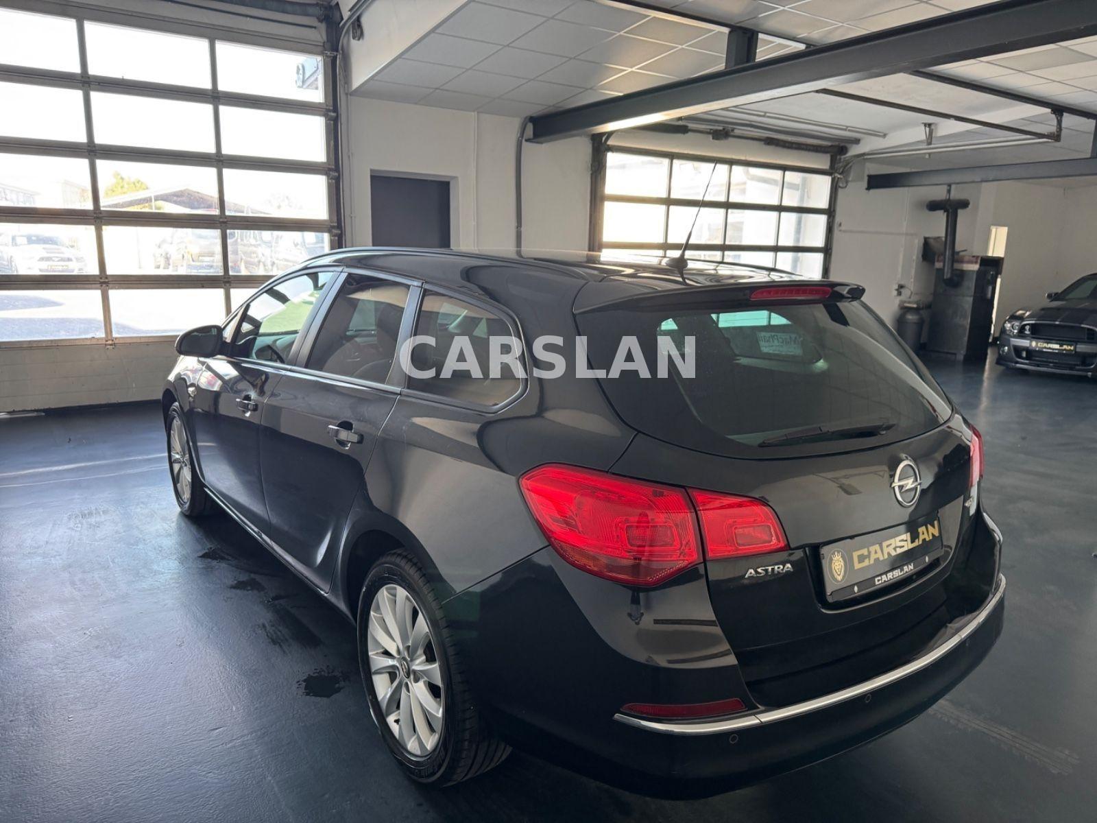 Opel Astra 2013 — photo 10