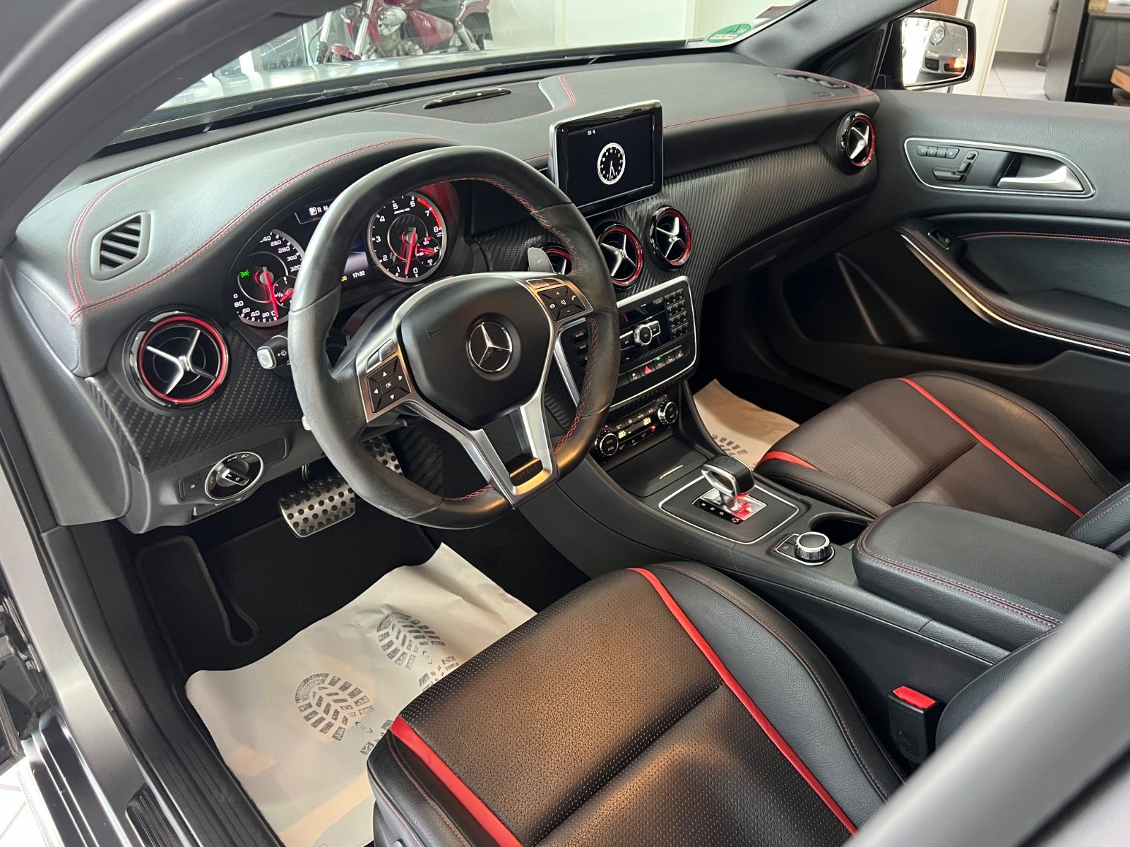 Fahrzeugabbildung Mercedes-Benz A 45 AMG 4Matic*MATT-GRAU*PERFORMANCE SITZE&AUSP