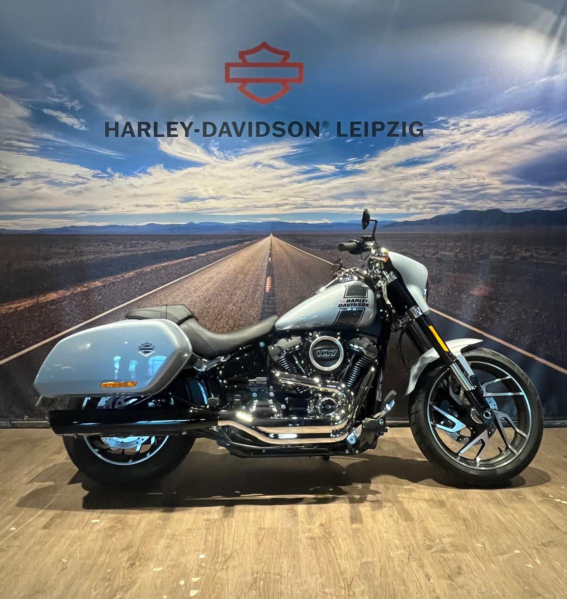 Harley-Davidson Sport Glide FLSB mit Jekill & Hyde