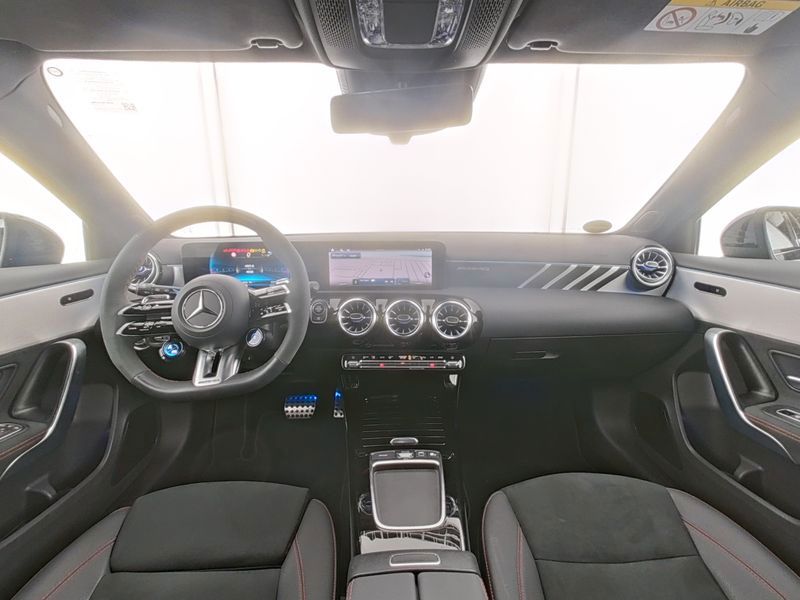 Fahrzeugabbildung Mercedes-Benz AMG A 35 4M PREMIUM+NIGHT+AHK+MULTIBEAM+AMBIENTE