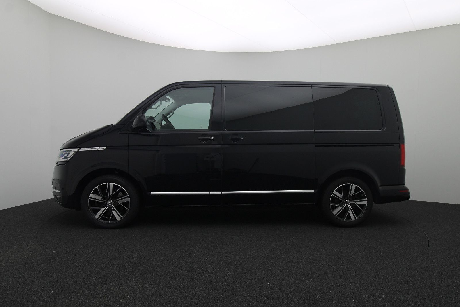 Fahrzeugabbildung Volkswagen T6.1 Multivan Highline 4MOTION Standheizung ACC
