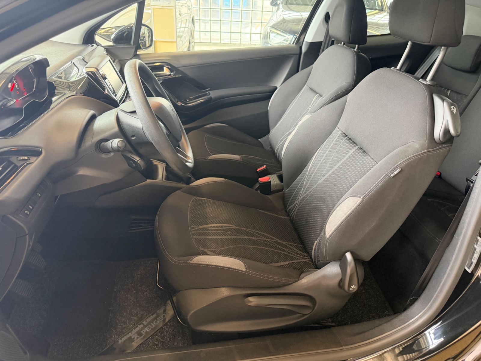 Fahrzeugabbildung Peugeot 208 Active