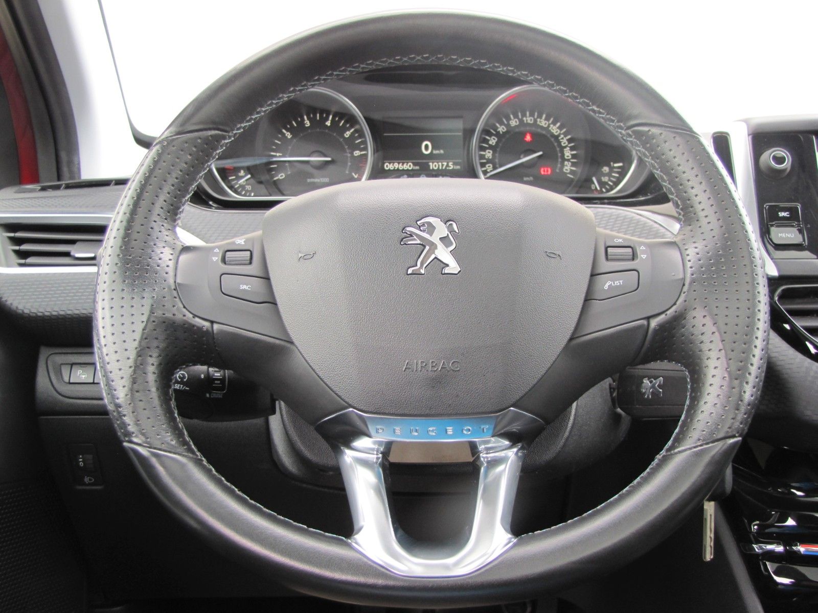 Fahrzeugabbildung Peugeot 2008 Crossway 1.2 PureTech 110 PS