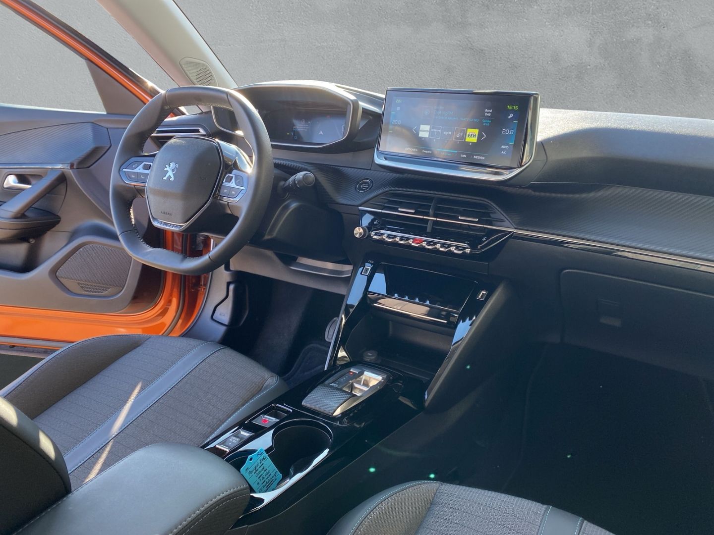 Fahrzeugabbildung Peugeot 2008 e- Allure Pack Elektromotor 136
