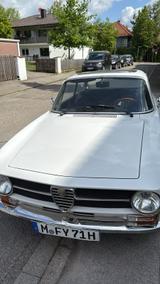 Alfa Romeo GT 1300 Junior (Bertone) - Alfa Romeo Junior mit Benzin-Antrieb: Coupé
