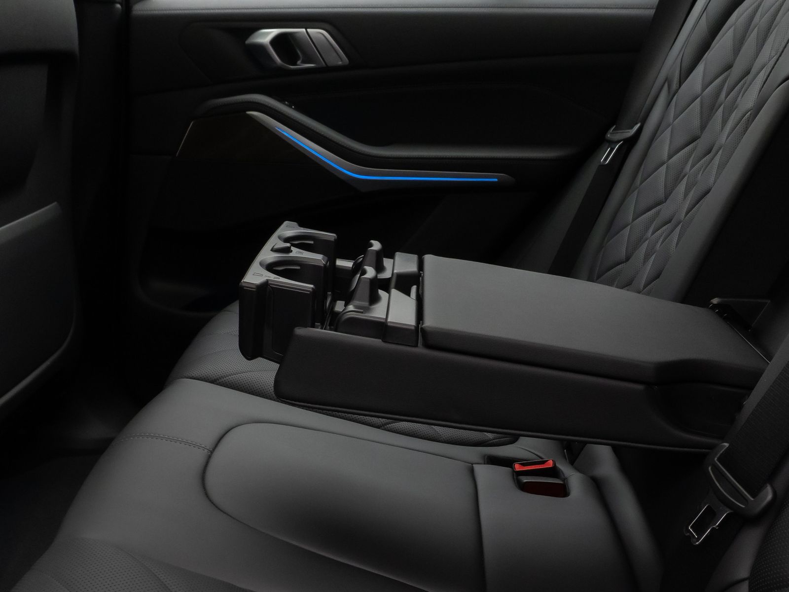 Fahrzeugabbildung BMW X5 xD45e M Sport Panorama HUD HiFi DisKey 22Zoll